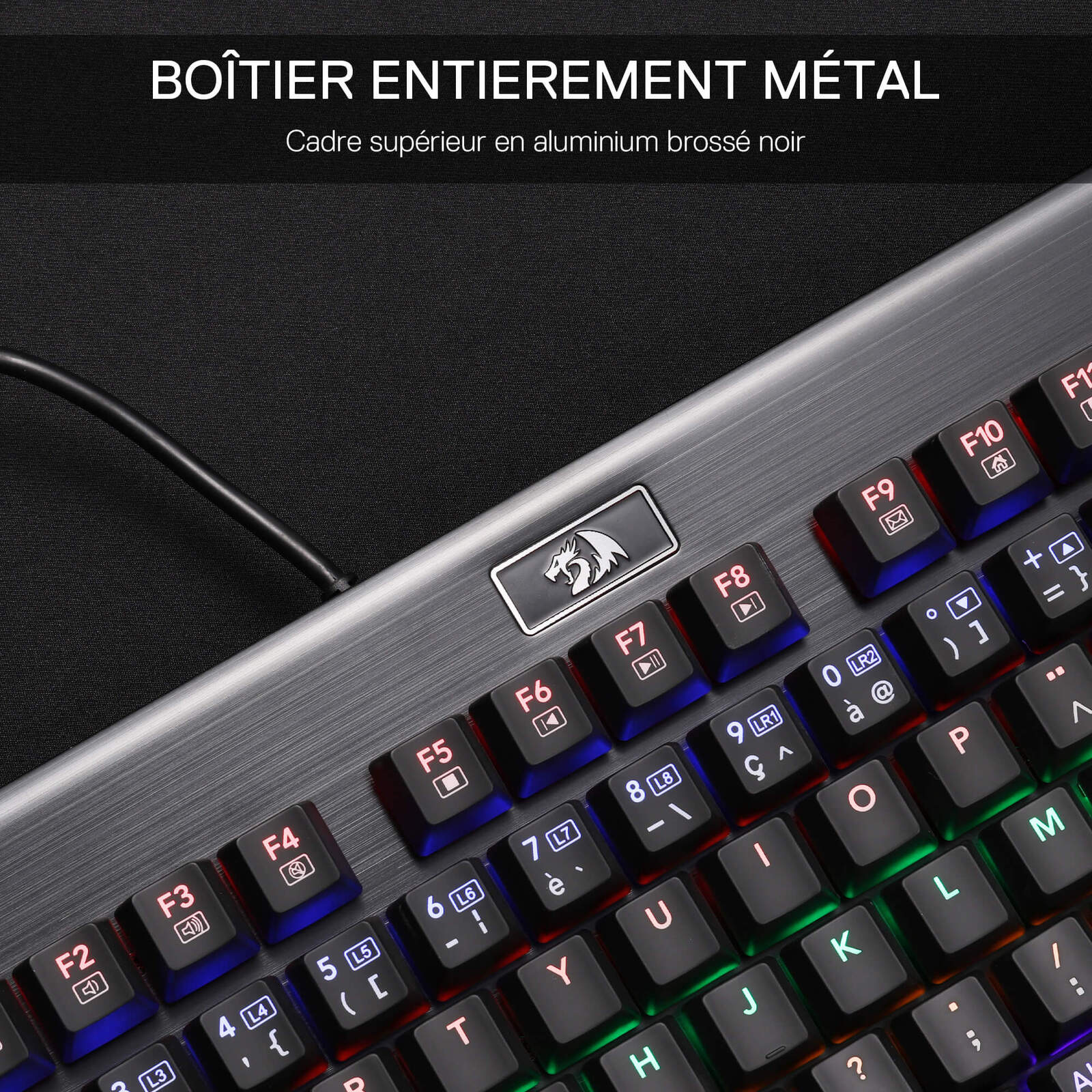 Le clavier mécanique Redragon Cerberus présente son boîtier entièrement métallique en aluminium brossé noir, avec un éclairage RGB multicolore.