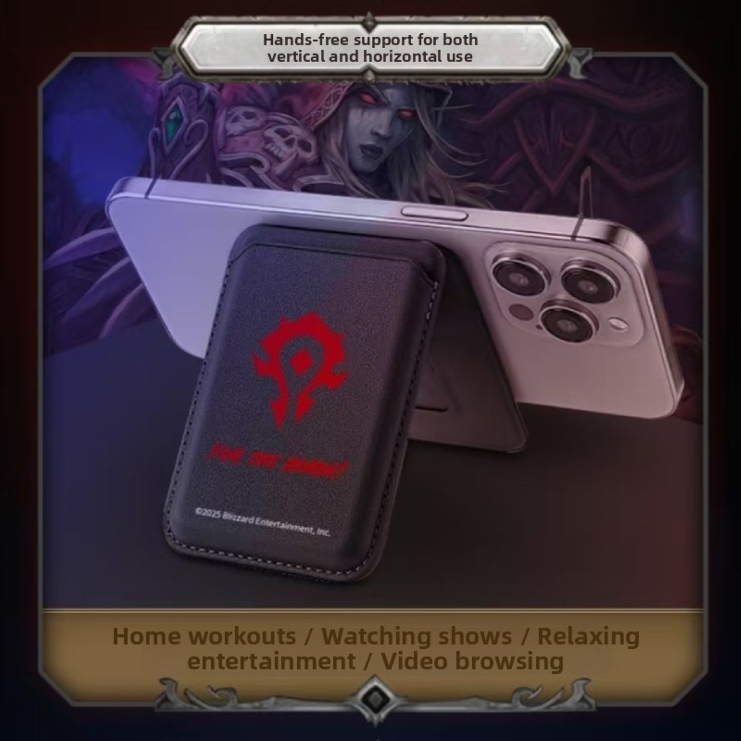 Set against a dark Warcraft backdrop (featuring a character portrait), this graphic shows a black card holder (with the Horde's red emblem and "FOR THE HORDE!" text) propping a phone; top text notes it supports vertical/horizontal hands-free use, while bottom text lists uses like home workouts and watching shows.
