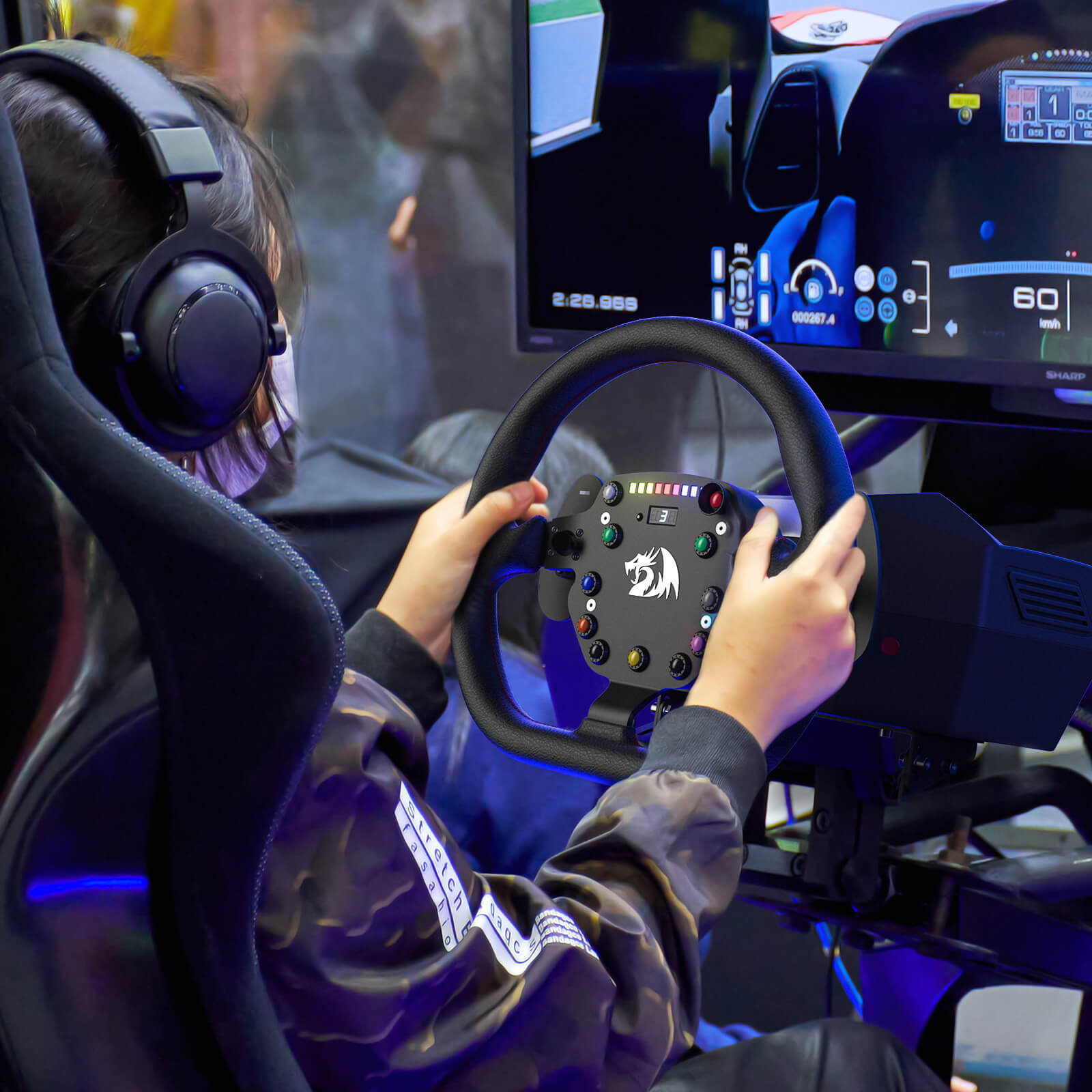Redragon GT32 sendo utilizado em simulador de corrida